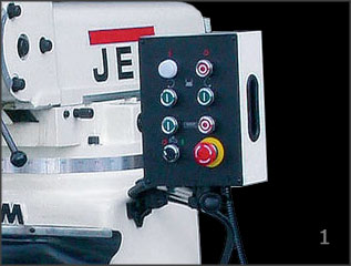 Стандартный пульт управления на консоли фрезерного станка JTM-1050 VS